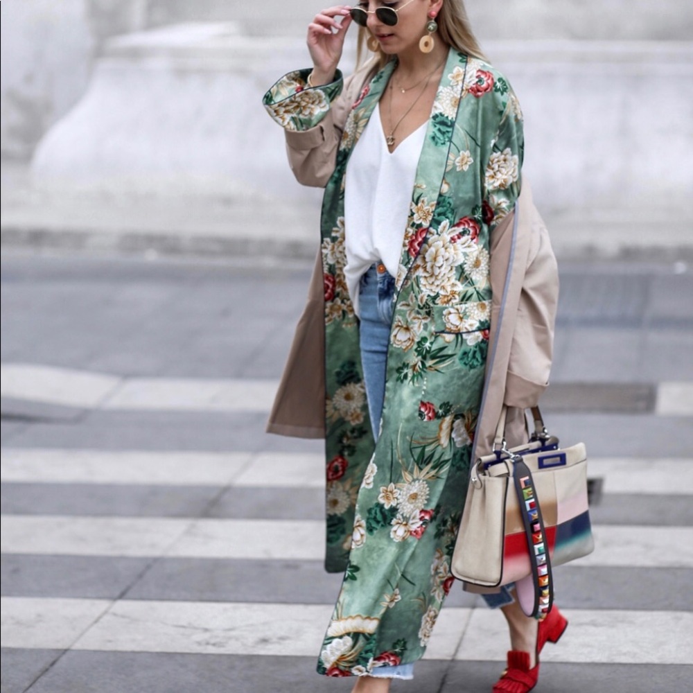 ✨Mint Green Floral Patterned Satin Belted Kimono✨ - Picture 5 of 8